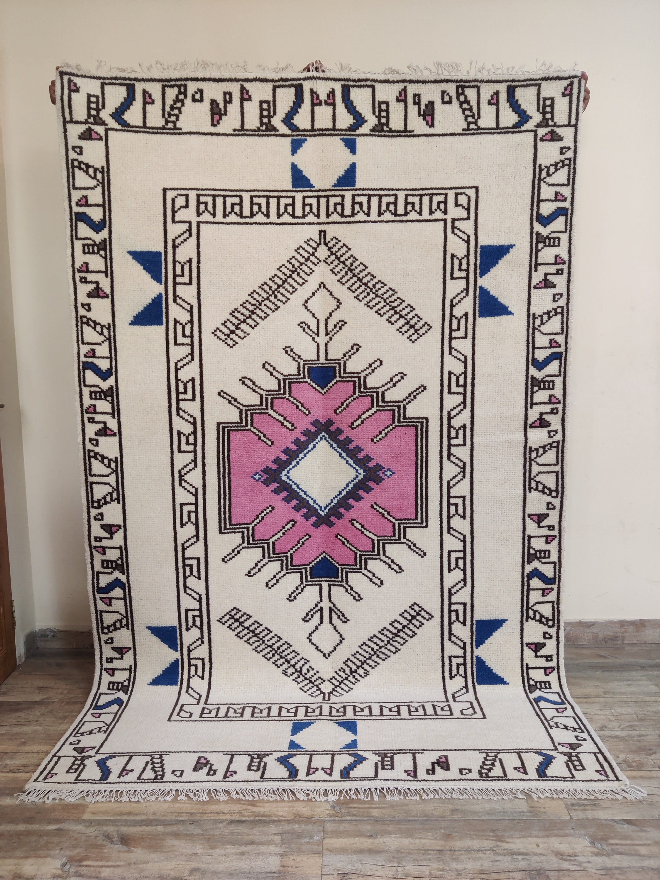 ラグ　Hand Woven LOGO Rug - small Moroccan Zehra Wool Medallion Area Rug, Handwoven Custom Hallway