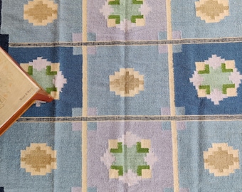 Tappeto scandinavo in lana blu: Kilim floreale, tappeto moderno per interni