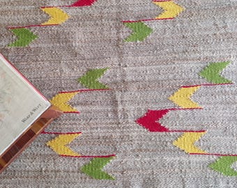 Alfombra de yute tejida a mano: diseño bohemio abstracto multicolor