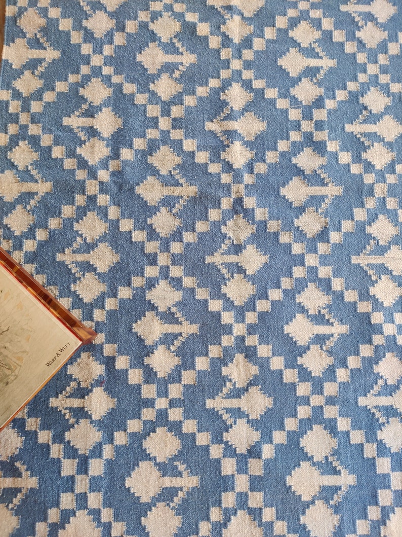 Cotton Wool Blue And White Handmade Rug, Handwoven Modern Flatweave Area Rug For Indoor and Outdoor, 5X8 Kilim Woven Cotton Rug For Bedroom