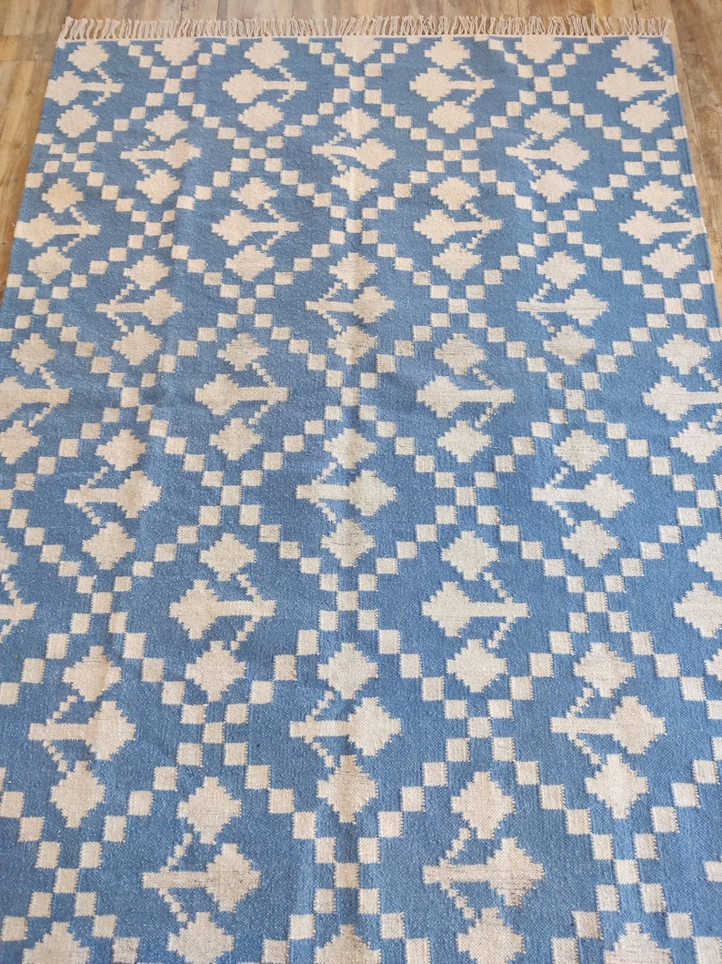 Cotton Wool Blue And White Handmade Rug, Handwoven Modern Flatweave Area Rug For Indoor and Outdoor, 5X8 Kilim Woven Cotton Rug For Bedroom