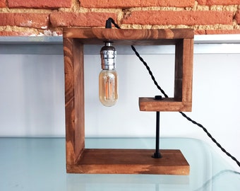 Lampe en bois et métal, lampe à poser, luminaire bois style industriel