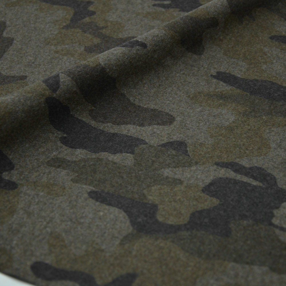 Lamb Wool Jacquard Camouflage and Fleece Fabric in Multicam Camo for Cloth  - China Fabric and Milk Fabric price