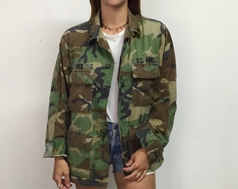 Jaqueta vintage camuflada feminina do exército dos EUA