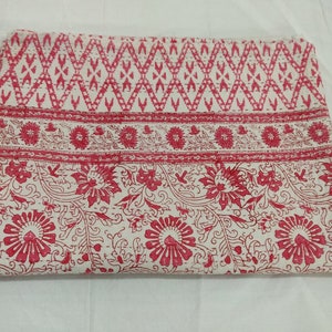 Colcha Kantha Floral Rosa: Colcha de Algodão Estampada à Mão