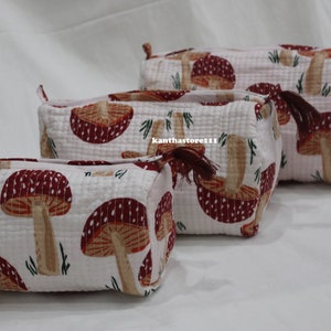 Nouvelle trousse à maquillage faite main trousse d&#39;impression à la main trousse de toilette indienne matelassée cadeau pour elle