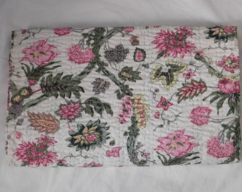 Trapunta kantha indiana Stampa floreale Trapunta kantha copriletto kantha vintage Coperta in cotone Gudari Lancio kantha indiano Coperta Kantha fatta a mano