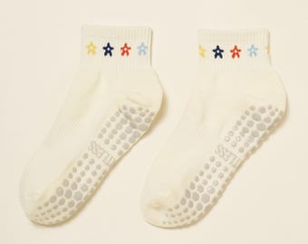 Chaussettes faciles à accrocher au club : chaussettes courtes pilates ras du cou à petites fleurs et antidérapantes
