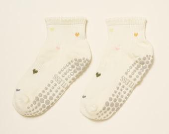 Chaussettes faciles à accrocher au club : chaussettes courtes pilates ras du cou antidérapantes en forme de cœur