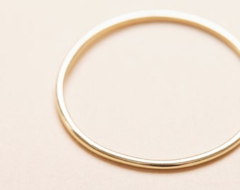 10K massief gouden stapelring, gouden eenvoudige bandring, minimalistische damessieraden, massief gouden ring