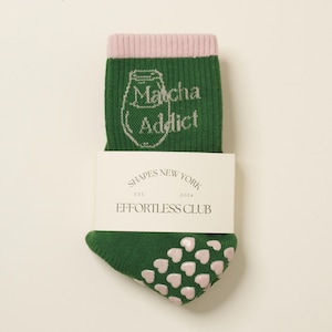 Skarpetki Effortless Club Grip, Matcha Addict Crew Half Calf antypoślizgowe skarpetki, Fun Pilates skarpetki, joga fitness, zielono-różowe Match Tea Lover
