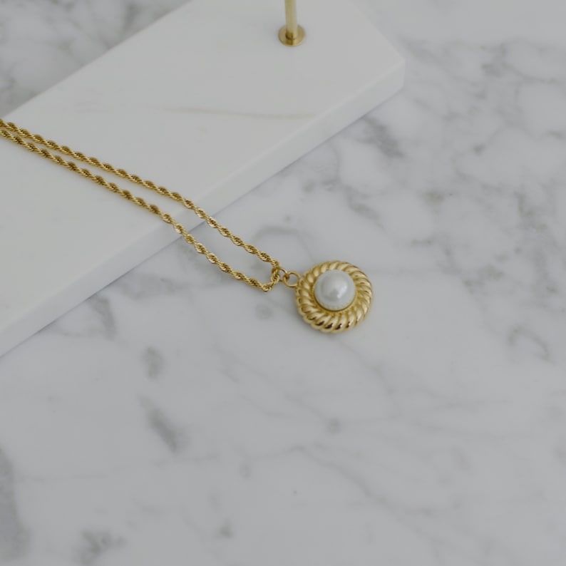 Twist Rope Necklace French Styled 18K Gold Plated Titanium Acrylic Pearl Pendant Necklace