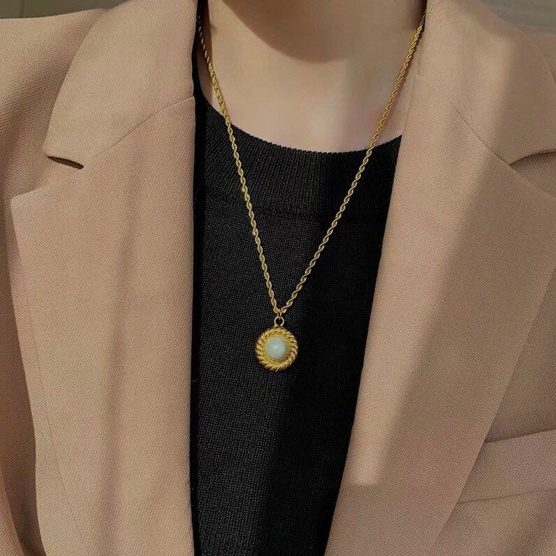 Twist Rope Necklace French Styled 18K Gold Plated Titanium Acrylic Pearl Pendant Necklace