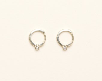 10K Solid Gold Zoetwaterparel Hoop Oorbellen, Mini Hoops, Pearl Gold Oorbellen, Handgemaakt in de VS