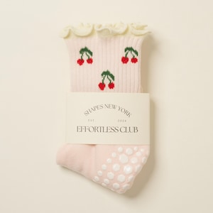 Calcetines de media pantorrilla con agarre Effortless Club Crew, calcetines de pilates con estampado de cerezas, los calcetines antideslizantes más bonitos, calcetines de fitness para yoga y barra, calcetines con volantes