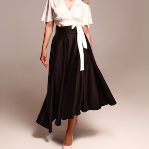 Falda midi de satén negro para mujer, Faldas de cintura alta con bolsillos, Faldas plisadas anchas hechas a mano imagen 1