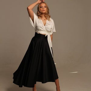 Falda midi de satén negro para mujer, Faldas de cintura alta con bolsillos, Faldas plisadas anchas hechas a mano imagen 4