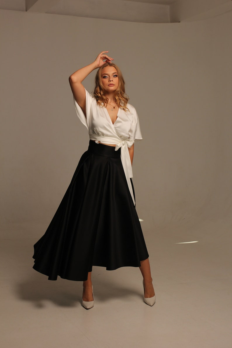 Falda midi de satén negro para mujer, Faldas de cintura alta con bolsillos, Faldas plisadas anchas hechas a mano imagen 4