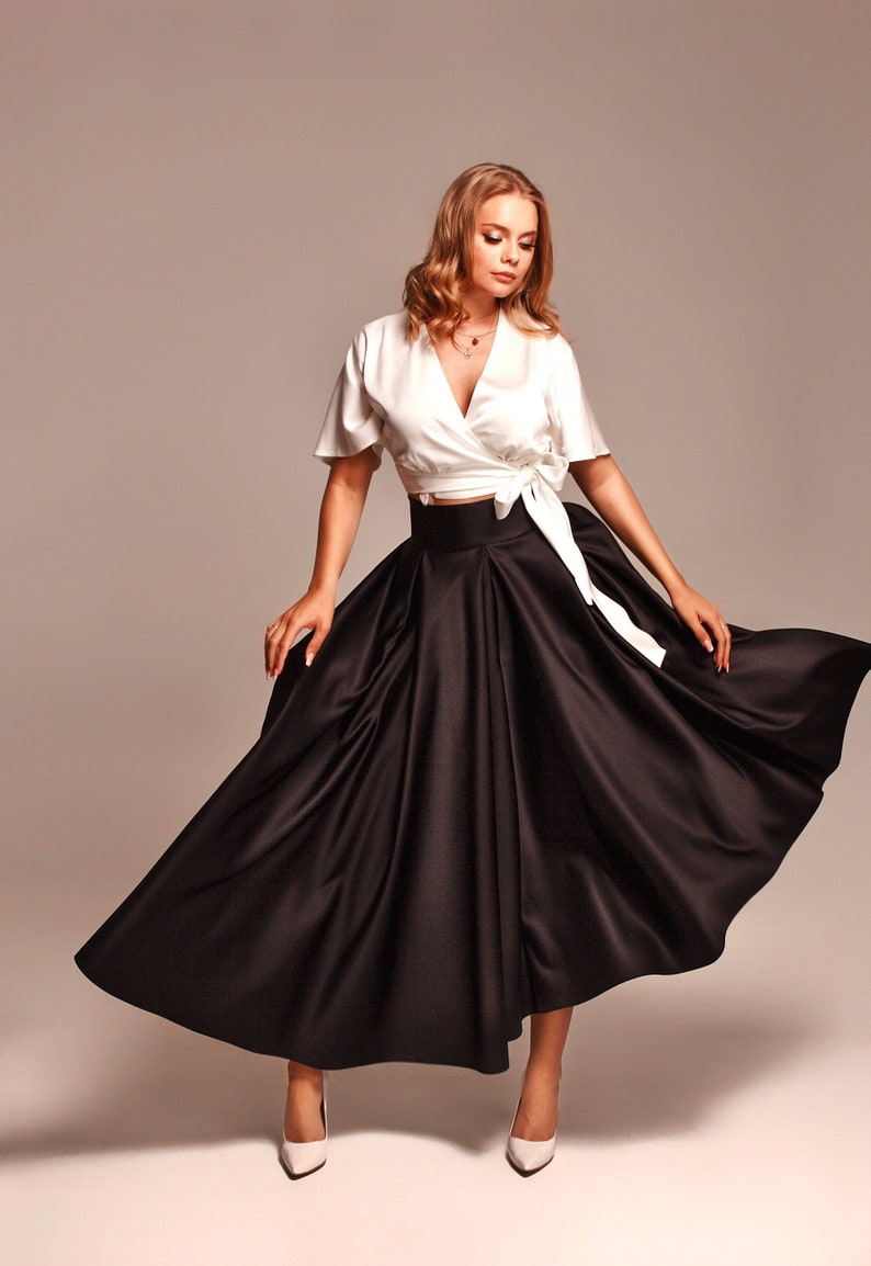 Falda midi de satén negro para mujer, Faldas de cintura alta con bolsillos, Faldas plisadas anchas hechas a mano imagen 2