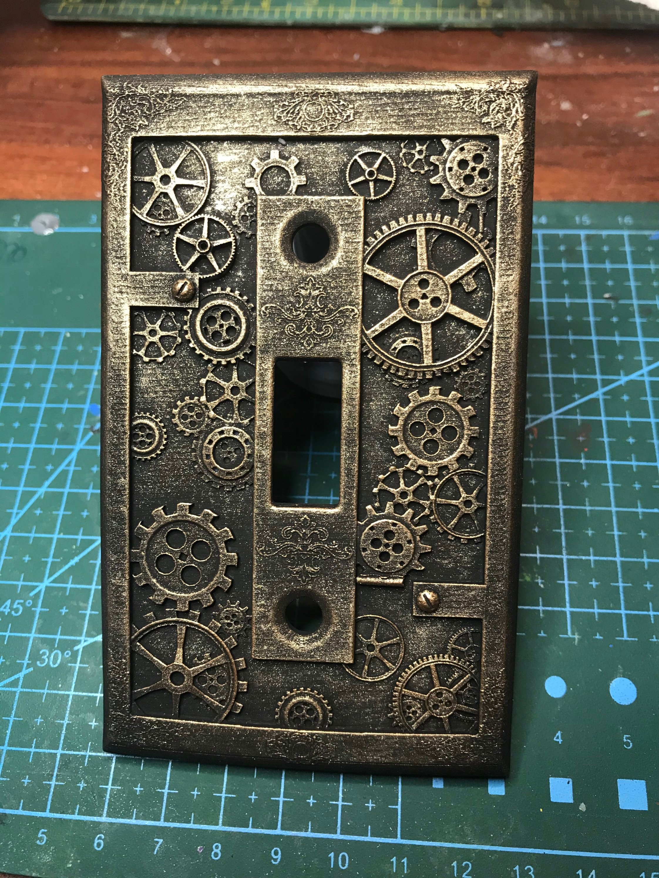 Støv dateret pant Steampunk gears light switch plate