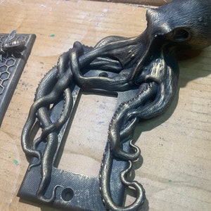 Octopus Lichtschalterplatte Bronze Rocker