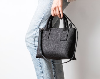 Black women's shoulder wool felt medium-sized bag.