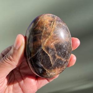 Moonstone polished, feminine, masculine, rebalancing, earth-moon connection.