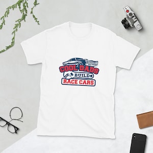 クールなお父さんがレースカーを作るTシャツ | 車愛好家のための父の日Tシャツ