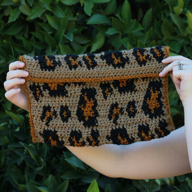 Crochet Leopard Clutch, Tapestry Crochet Purse Pattern, Crochet Clutch Pattern, Crochet Bag Pattern, Tapestry Crochet image 4