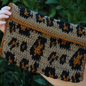 Crochet Leopard Clutch, Tapestry Crochet Purse Pattern, Crochet Clutch Pattern, Crochet Bag Pattern, Tapestry Crochet image 2