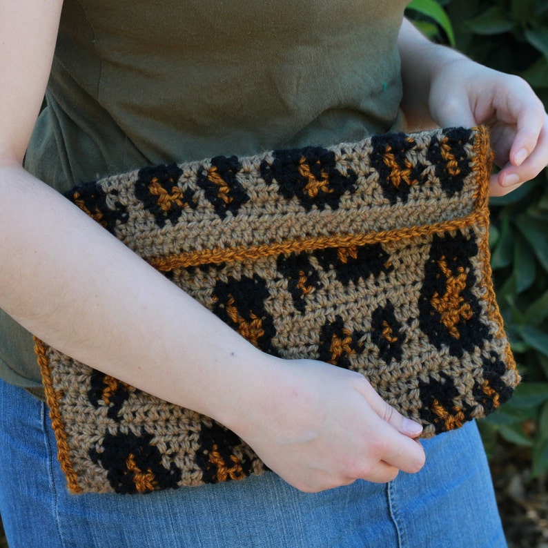 Crochet Leopard Clutch, Tapestry Crochet Purse Pattern, Crochet Clutch Pattern, Crochet Bag Pattern, Tapestry Crochet image 3