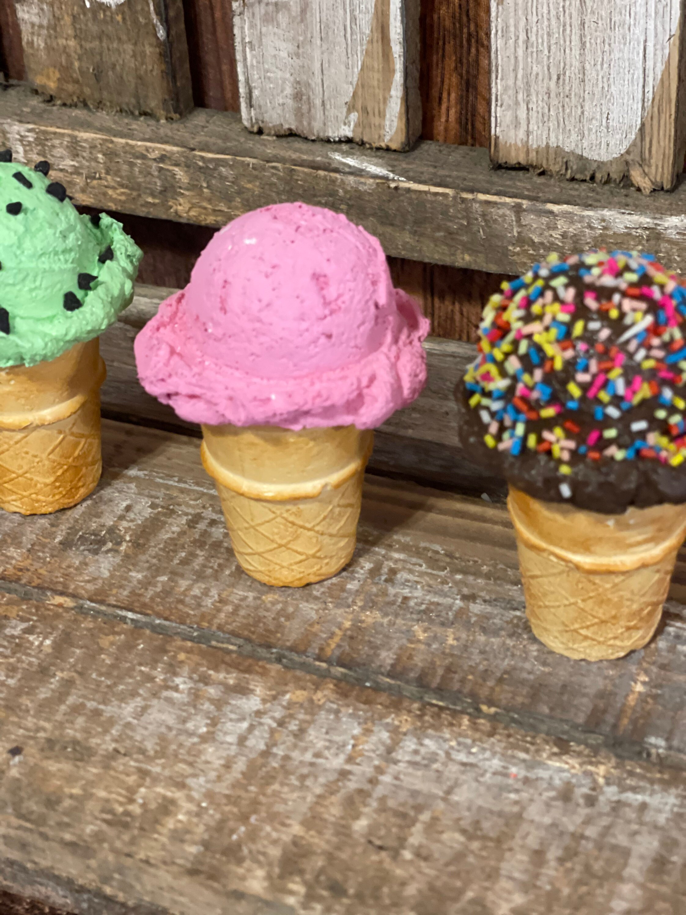 DIY Ice Cream Cone Serving Tray - Southern Revivals
