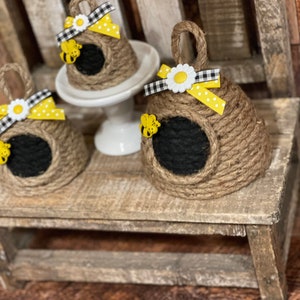 Colmena de cuerda, decoración de abejas, colmena para una corona, decoración de abejas para su hogar, decoración de abejas en bandeja escalonada, decoración de granja imagen 7