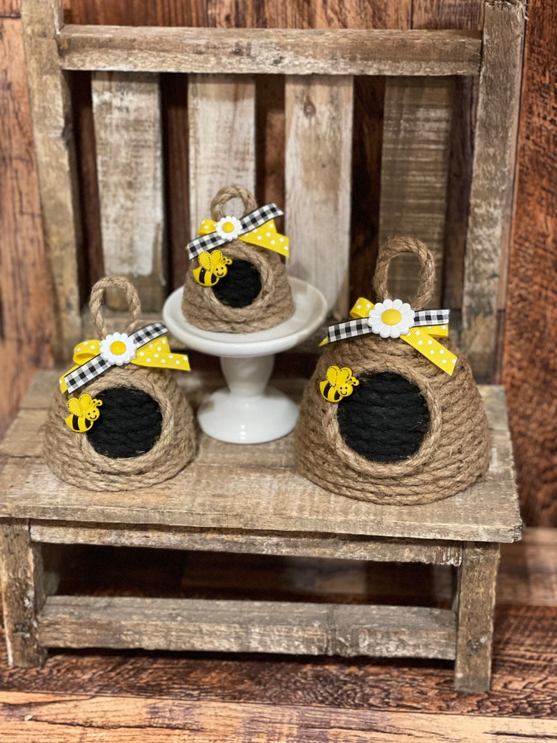 Colmena de cuerda, decoración de abejas, colmena para una corona, decoración de abejas para su hogar, decoración de abejas en bandeja escalonada, decoración de granja imagen 10