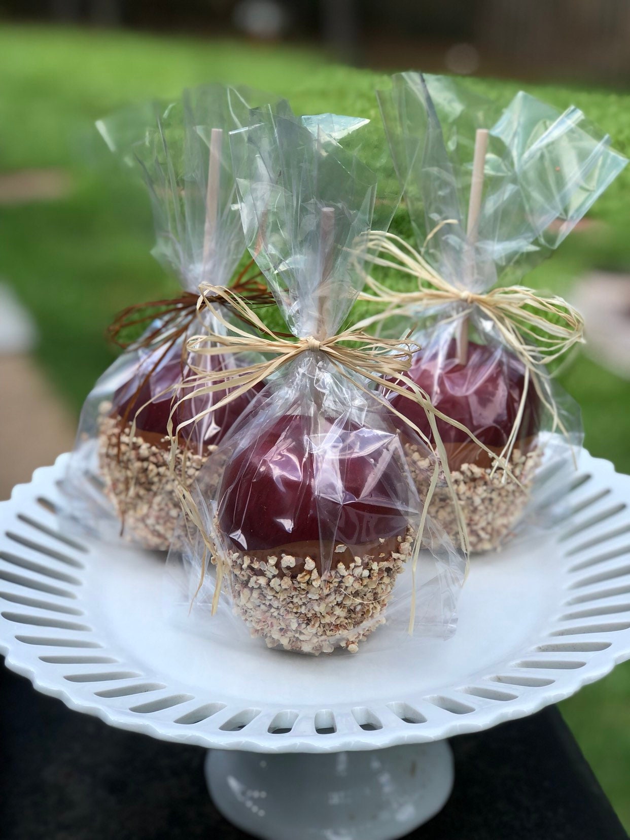 Manzanas De Caramelo Rojas Dulces Americanos Tradicionales Para Los Niños  En La Navidad Imagen de archivo - Imagen de venta, recuerdo: 82937447