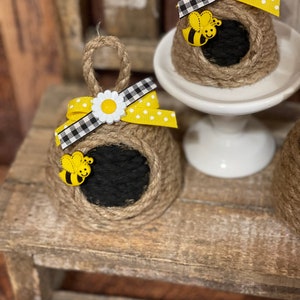 Colmena de cuerda, decoración de abejas, colmena para una corona, decoración de abejas para su hogar, decoración de abejas en bandeja escalonada, decoración de granja imagen 4