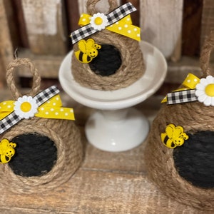 Colmena de cuerda, decoración de abejas, colmena para una corona, decoración de abejas para su hogar, decoración de abejas en bandeja escalonada, decoración de granja imagen 8