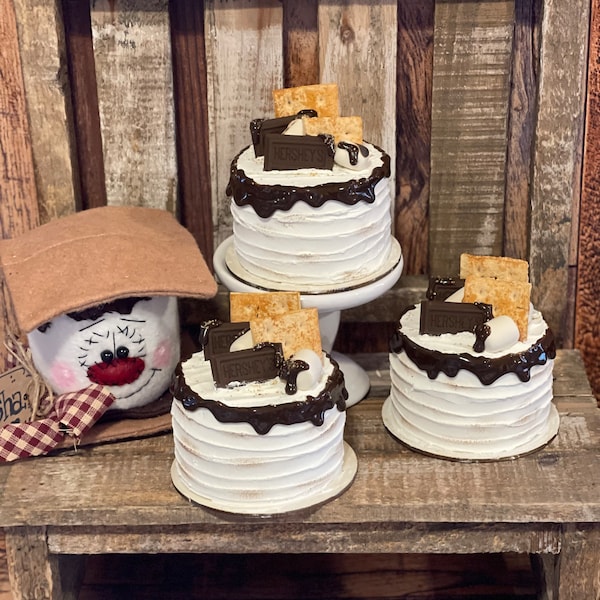 Fake S’mores Mini Cake, S’mores Decor