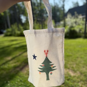 1901 Maine Flag Tote with lobster and buoys