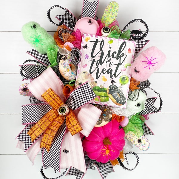 Trick or Treat Wreath for Front Door, Pink Halloween Wreath, Door Wreath, Halloween Candy Wreath, Porch Wreath, Cute Halloween Theme