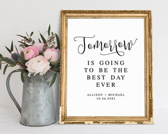 Puede incluir: Un cartel enmarcado en dorado con el texto "Mañana será el mejor día de todos" y los nombres "Allison + Michael" y la fecha "10.24.2021".