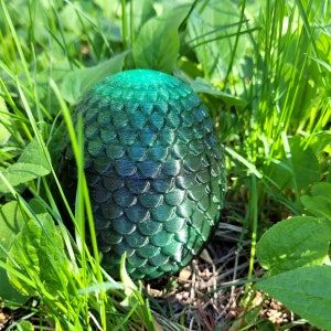 DnD Dice Box - Verdant Obsidian Dragon Egg Dice Box. Store Your Dungeons and Dragons Dice in Style!
