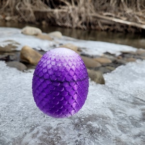 DnD Dice Box - Frosted Amethyst Dragon Egg Dice Box. Store Your Dungeons and Dragons Dice in Style!