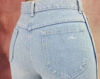 Size 25 Vintage 90s Chic High Waist Light Wash Jeans Tapered Leg Slim Mom Jeans, Extra Small, 25"