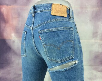 levi bum rip jeans