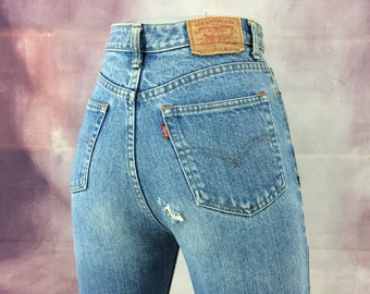 levi's jeans with rip under bum