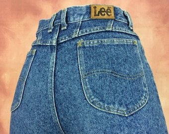 Size 28 Vintage LEE Jeans W28 L31, High Waisted 90s Stone Wash Denim Hourglass Tapered leg Jeans Boyfriends Jeans Mom Jeans Made In USA