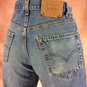 Size 32 Vintage Levi&#39;s 550 Relaxed Fit Jeans W32 L30 - Distressed Denim - USA Made - Waist 32&quot; Large