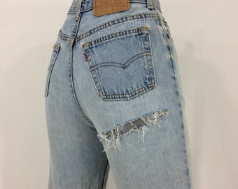 levi bum rip jeans