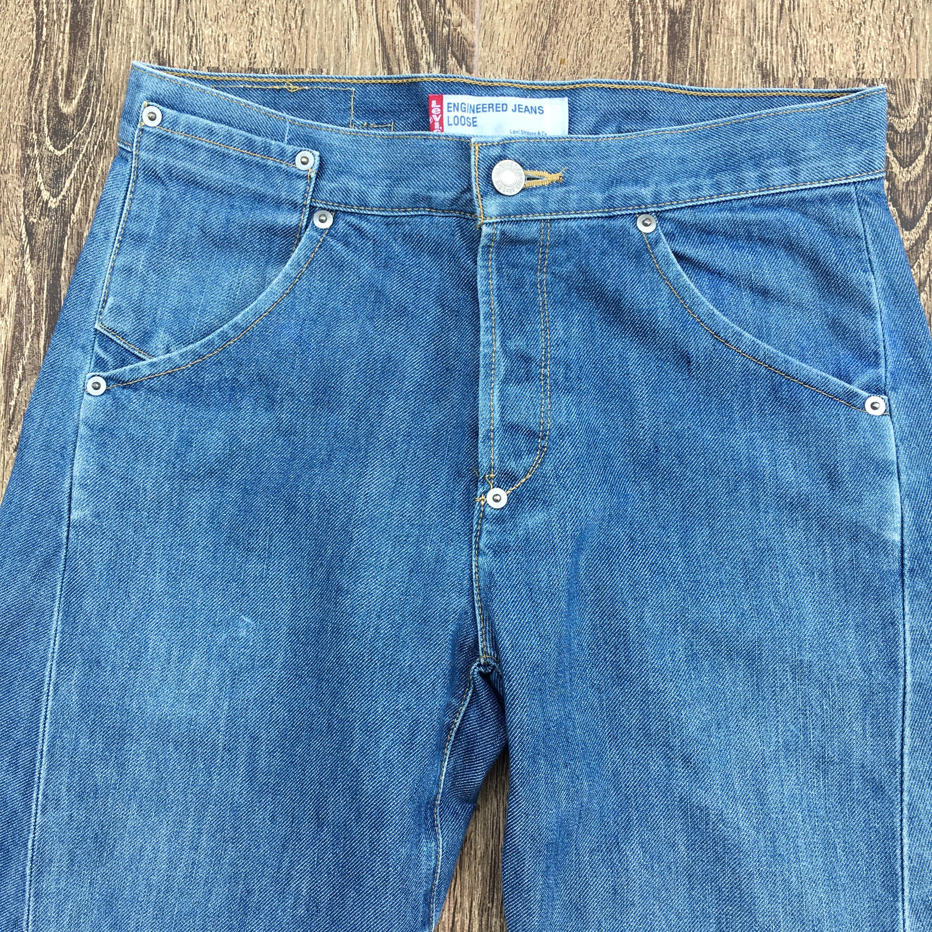 Size 28 Vintage Distressed Levi's Engineered Jeans W28 L32 Light